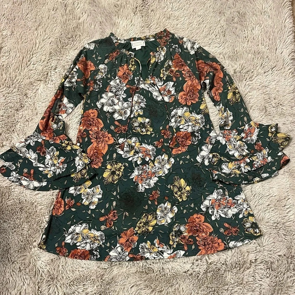 Loveriche Green Floral Dress Tunic with Ruffle Bell Sleeves Size Small - Picture 1 of 7